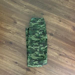 Mid rise camo skinny jeans